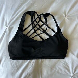 Lululemon black free to be bra size 4